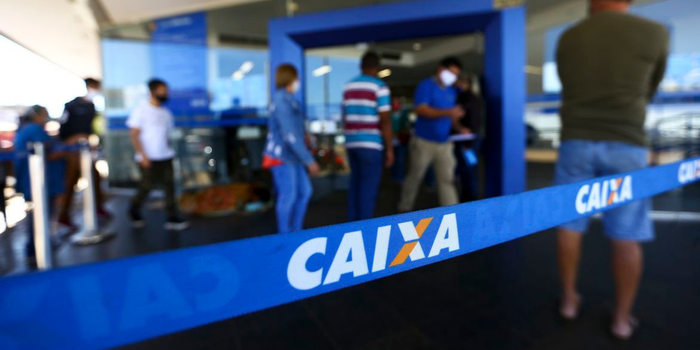Caixa paga nesta segunda-feira (28) o Bolsa Família para beneficiários com NIS final 8. Programa atende 19,29 milhões de famílias em setembro.