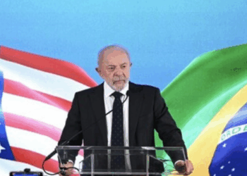 Lula afirma que Trump não pode impor sua vontade a outros países e defende respeito à soberania nacional e ao multilateralismo em entrevista à CNN.