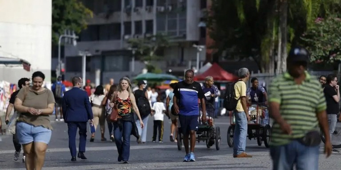 Formalização de trabalhadores por conta própria com CNPJ bate recorde em 2025, segundo o IBGE. Veja os dados por setor, região, gênero e escolaridade.
