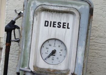 Fazenda mantém subvenção de R$ 2,12 por litro ao diesel por mais 30 dias e evita redução do benefício a partir deste domingo.