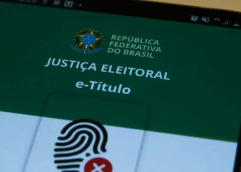 Saiba como baixar e usar o e-Título nas eleições de 2026. Aplicativo permite identificação digital, mas precisa ter foto cadastrada para votar.