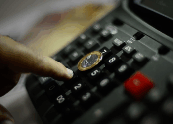 Dívida Pública Federal chega a R$ 9,293 trilhões em agosto, com alta de 0,04%, segundo dados divulgados pelo Tesouro Nacional.