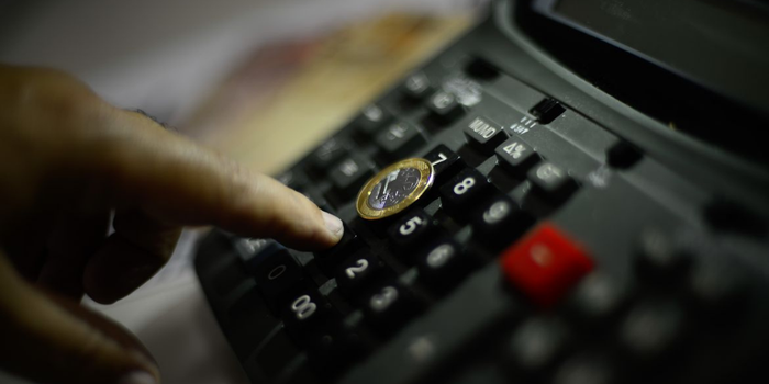 Dívida Pública Federal chega a R$ 9,293 trilhões em agosto, com alta de 0,04%, segundo dados divulgados pelo Tesouro Nacional.