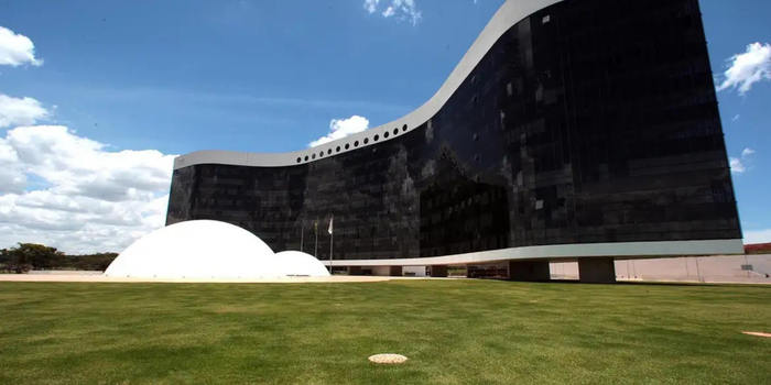 TSE informa que 90% das urnas estão prontas para as Eleições 2026 e cria sala para monitorar impactos de eventos climáticos na votação.