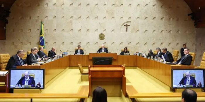 Fachin pede serenidade ao STF antes de julgamento que analisa investigação contra Alexandre de Moraes por supostas mensagens com Daniel Vorcaro.