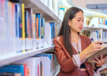 Singapura lançou uma campanha de cinco anos para incentivar a leitura diária. Participantes recebem moedas virtuais por registrar pelo menos 15 minutos de leitura.