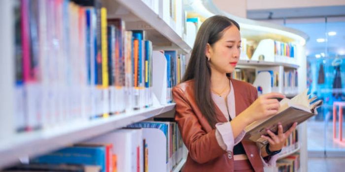 Singapura lançou uma campanha de cinco anos para incentivar a leitura diária. Participantes recebem moedas virtuais por registrar pelo menos 15 minutos de leitura.