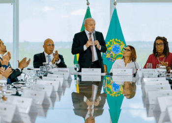 Frente de Evangélicos pelo Estado de Direito declara apoio à reeleição de Lula já no primeiro turno e lança jingle voltado ao eleitorado evangélico.