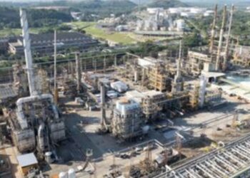 Reduc completa 65 anos com produção de SAF, Diesel R renovável e investimentos de US$ 4,6 bilhões previstos até 2030.