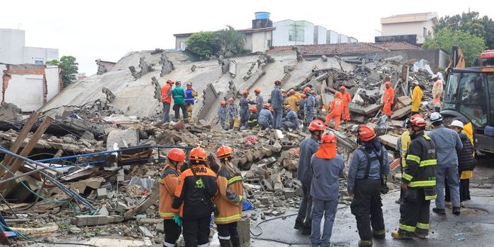 Fortes chuvas deixam oito mortos e uma pessoa desaparecida em São Paulo. Temporal provocou desabamentos, alagamentos e deslizamentos em várias cidades.