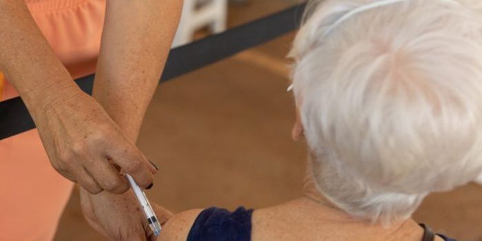 Ministério da Saúde amplia vacinação com Pneumo 20 para pessoas com 85 anos ou mais. Imunizante já está disponível no SUS e protege contra 20 sorotipos.