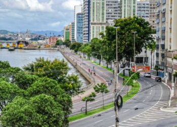 Vitória inicia obras de R$ 97,8 milhões para requalificar 4,2 km da Avenida Beira-Mar, com novos espaços de lazer, esporte, ciclovia e contemplação.