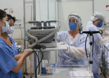 Pesquisa da Amib e do CFM revela que 48,5% dos médicos que atuam em UTIs apresentam alto nível de esgotamento emocional no Brasil.