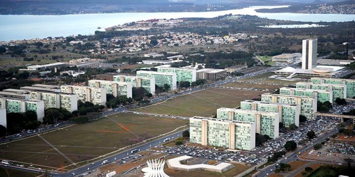 Orçamento de 2027 prevê 48,8 mil vagas no serviço público e criação de 4,7 mil cargos, com custo estimado de R$ 4,4 bilhões.
