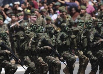 Orçamento de 2027 prevê R$ 148 bilhões para a Defesa, com investimentos em submarino nuclear, caças Gripen, fragatas e veículos militares.