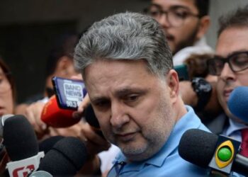 TRE-RJ rejeita por unanimidade a candidatura de Anthony Garotinho ao governo do Rio. Defesa pode recorrer ao TSE.