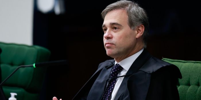 André Mendonça afirma que divulgação integral de dados do celular de Daniel Vorcaro pode prejudicar investigações. STF analisa relatório da PF na terça-feira.