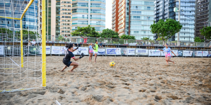 Vitória recebe a primeira Seleção Brasileira Feminina Sub-20 de Beach Soccer, com a capixaba Rose Andrade como técnica e treinamentos em Camburi.