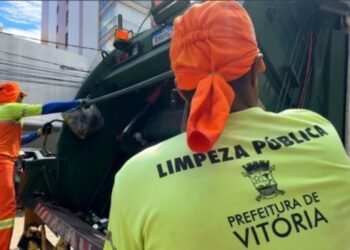 Vitória orienta moradores sobre descarte correto do lixo, horários da coleta, reciclagem e serviços para móveis, eletrônicos e outros resíduos.