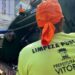 Vitória orienta moradores sobre descarte correto do lixo, horários da coleta, reciclagem e serviços para móveis, eletrônicos e outros resíduos.