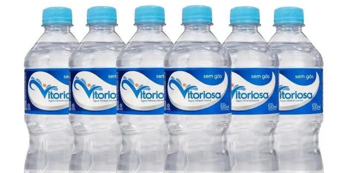 Anvisa interdita água mineral Vitoriosa após análise identificar coliformes totais. Produto não deve ser vendido nem consumido durante a interdição.