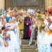 Lavagem de Madeleine chega à 25ª edição em Paris sem autorização para lavar as escadarias da igreja, mas mantém festa com Mariene de Castro.