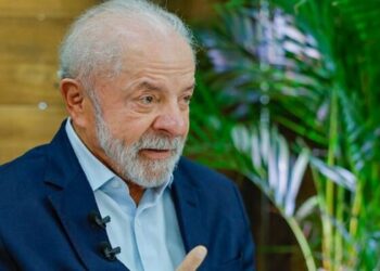 Lula sanciona lei que acaba com o Imposto de Importação sobre compras internacionais de até US$ 50, encerrando a chamada “taxa das blusinhas”.