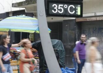 Ministério da Saúde alerta que mudanças climáticas já representam uma crise de saúde pública e destaca riscos de dengue, calor extremo e eventos climáticos.