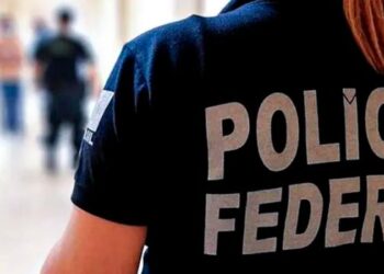Polícia Federal prende 11 pessoas em operação contra grupo suspeito de fraudar processos de compra e registro de armas para CACs.