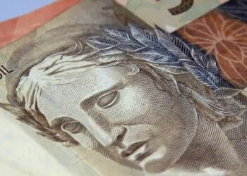 Poupança registra retirada líquida de R$ 10,5 bilhões em agosto, segundo o Banco Central. No ano, saques já superam depósitos em R$ 57,1 bilhões.
