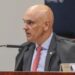 Edson Fachin retira Alexandre de Moraes da relatoria do inquérito das fake news e assume investigação envolvendo o ministro André Mendonça.