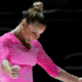 Flávia Saraiva conquista o ouro nas barras assimétricas na etapa da Hungria da Copa do Mundo de Ginástica Artística.