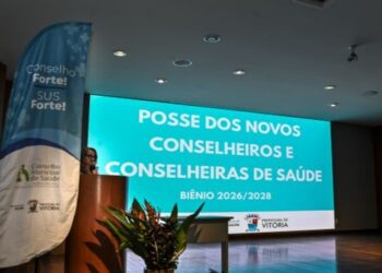 Conselho Municipal de Saúde de Vitória empossou novos membros para o biênio 2026/2028 em solenidade realizada no auditório da Prefeitura de Vitória.