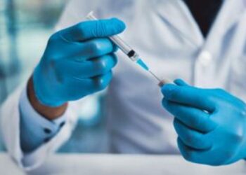 Anvisa autoriza estudo de vacina contra Covid com mRNA desenvolvido pela Fiocruz. Pesquisa de Fase 1 terá 90 participantes adultos.