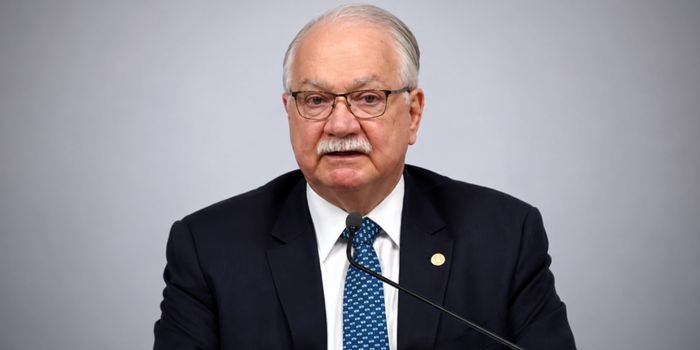 Edson Fachin afirma que STF vive momento de especial gravidade e que fatos envolvendo Alexandre de Moraes serão analisados com responsabilidade.