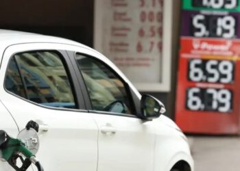Novas medidas do governo para conter a alta dos combustíveis terão custo estimado de R$ 7 bilhões por mês, com redução de tributos e subsídio ao diesel.