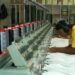 Economia brasileira recua 0,4% em julho, segundo o Monitor do PIB da FGV. Atividade acumula alta de 1,8% em 12 meses.