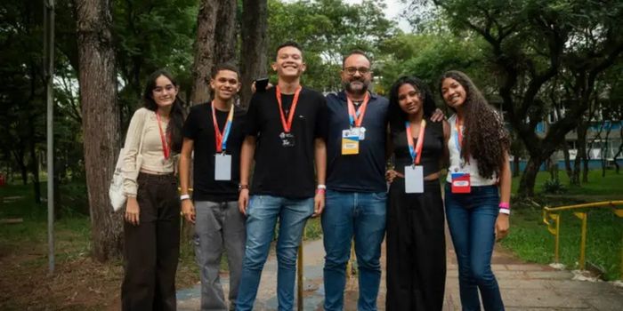 Prêmio Escolas Sustentáveis reconhece projetos de estudantes e professores que usam tecnologia, reaproveitamento e educação ambiental para resolver problemas locais.