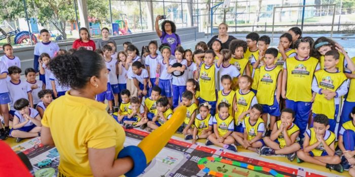 Vitória amplia ações de educação para o trânsito e atende 550 crianças em escolas e comunidades com atividades sobre segurança e cidadania.