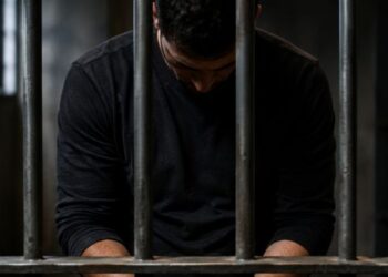 Homem de 35 anos é preso no Rio Grande do Sul suspeito de sequestrar e abusar de uma menina de 10 anos após enganar a avó da criança.