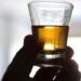 ANP prepara medidas para impedir o uso de etanol combustível na fabricação clandestina de bebidas e prevê mudança nas regras a partir de 2027.