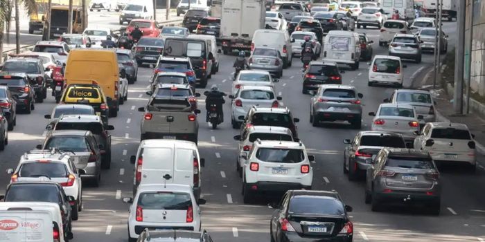 Programa CNH do Brasil habilitou mais de 2 milhões de novos condutores em nove meses e registrou alta de 216% nos pedidos de primeira habilitação.