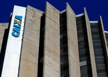 Caixa lança opção para parcelar transferências e pagamentos via Pix. Crédito varia de R$ 300 a R$ 50 mil e pode ser pago em até 12 meses.