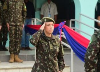 A 1º Sargento Barbara de Lima Alves se tornou a primeira mulher a exercer a função de Adjunto de Comando no Exército Brasileiro, em marco histórico.