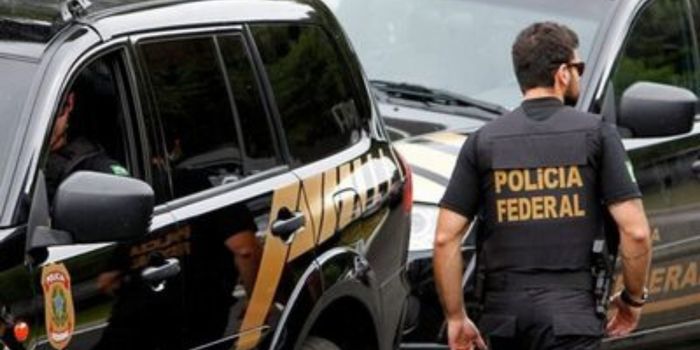 Polícia Federal investiga exploração ilegal de ouro na APA do Tapajós, no Pará. Operação cumpriu mandados em Belém e Santarém.
