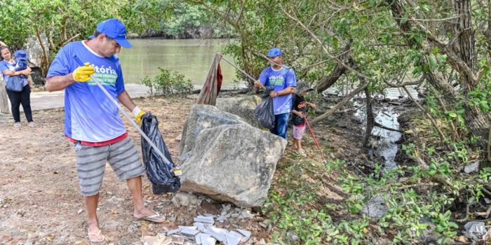 Vitória promove mutirão de limpeza no manguezal de Maria Ortiz com estudantes, pescadores, pesquisadores e voluntários nesta sexta-feira (18).