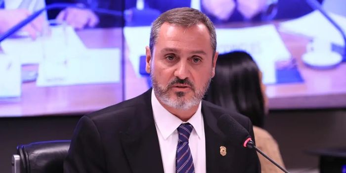 Flávio Dino determina retorno de Andrei Rodrigues à direção da PF e aponta problemas processuais na decisão que havia afastado o delegado.
