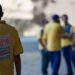 Trabalhadores dos Correios iniciaram uma greve nacional por tempo indeterminado após o fim das negociações salariais sem acordo. Plano de saúde é um dos principais impasses.
