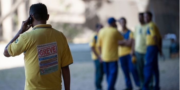 Trabalhadores dos Correios iniciaram uma greve nacional por tempo indeterminado após o fim das negociações salariais sem acordo. Plano de saúde é um dos principais impasses.