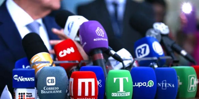 Pesquisa da Fundacentro e Fenaj mostra cenário preocupante entre jornalistas brasileiros, com altos índices de insônia, ansiedade, depressão e assédio.